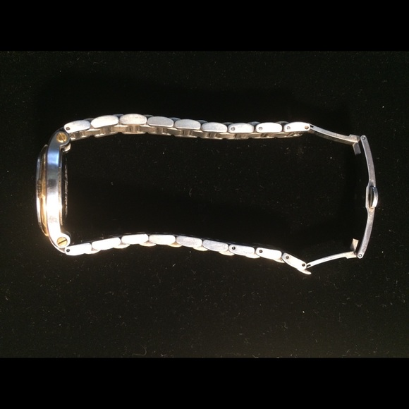 Two-Toned Gucci Watch - Picture 6 of 8